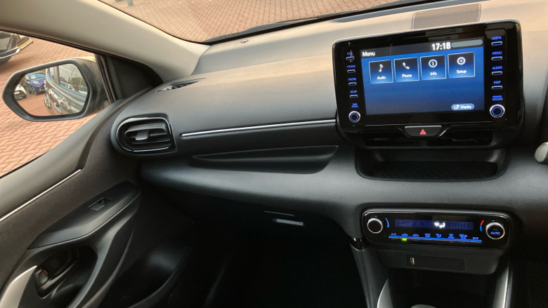 Toyota Yaris 1.5 Hybrid Design 5dr CVT Hybrid Hatchback